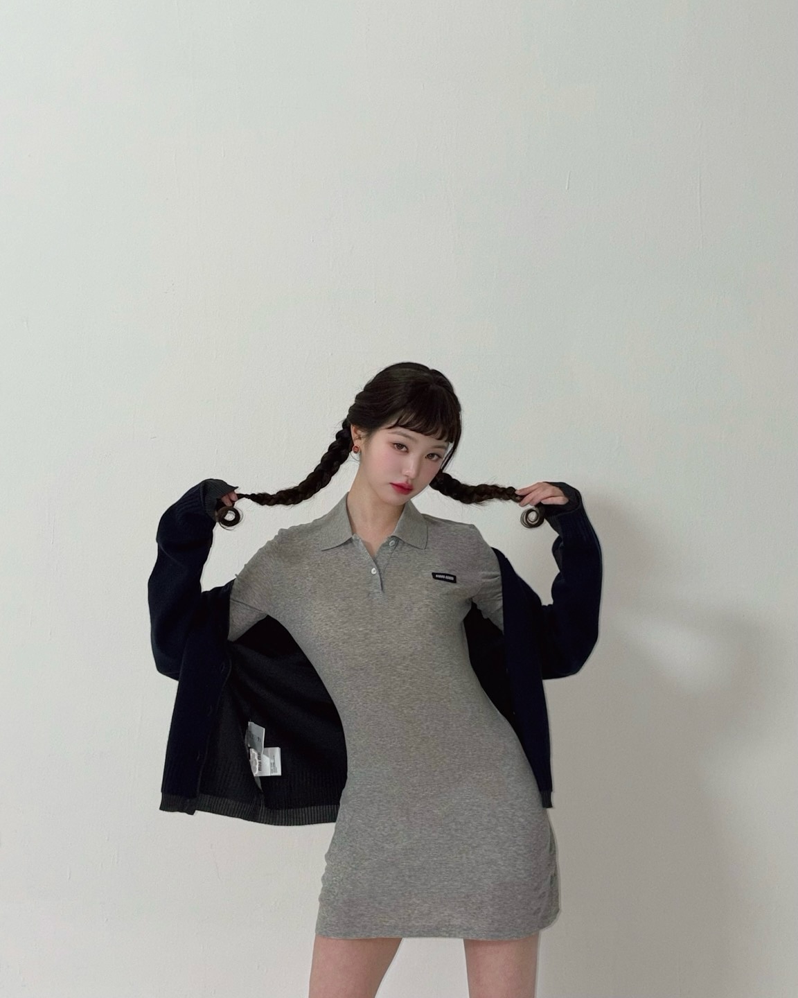 회색 미니원피스 골반이 돋보이는 아이브 장원영 - 미우미우