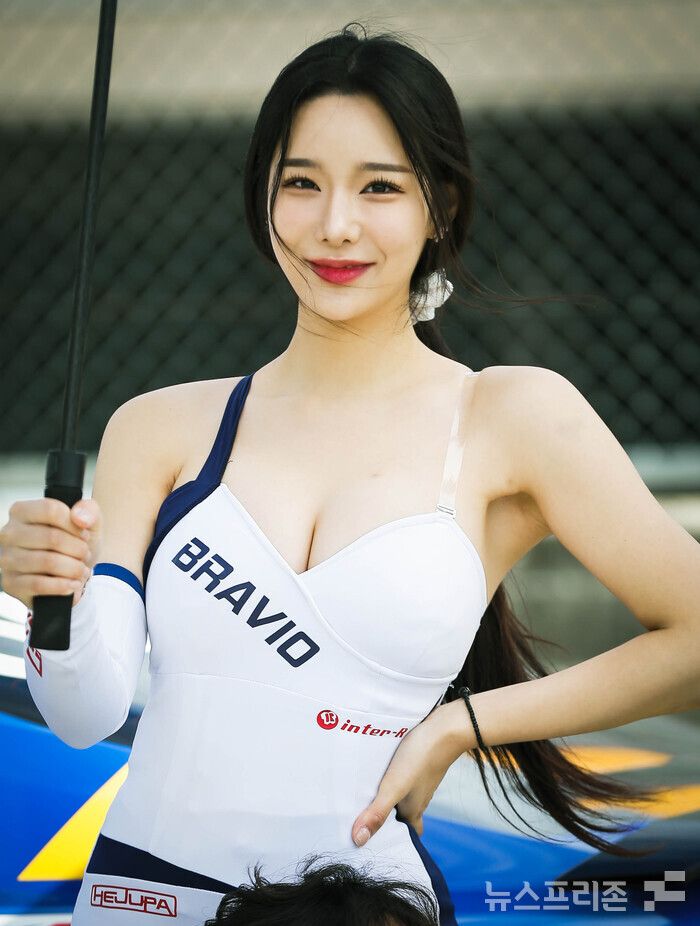 ㅇㅎ)글래머 몸매인 이희원 레이싱 모델.jpg