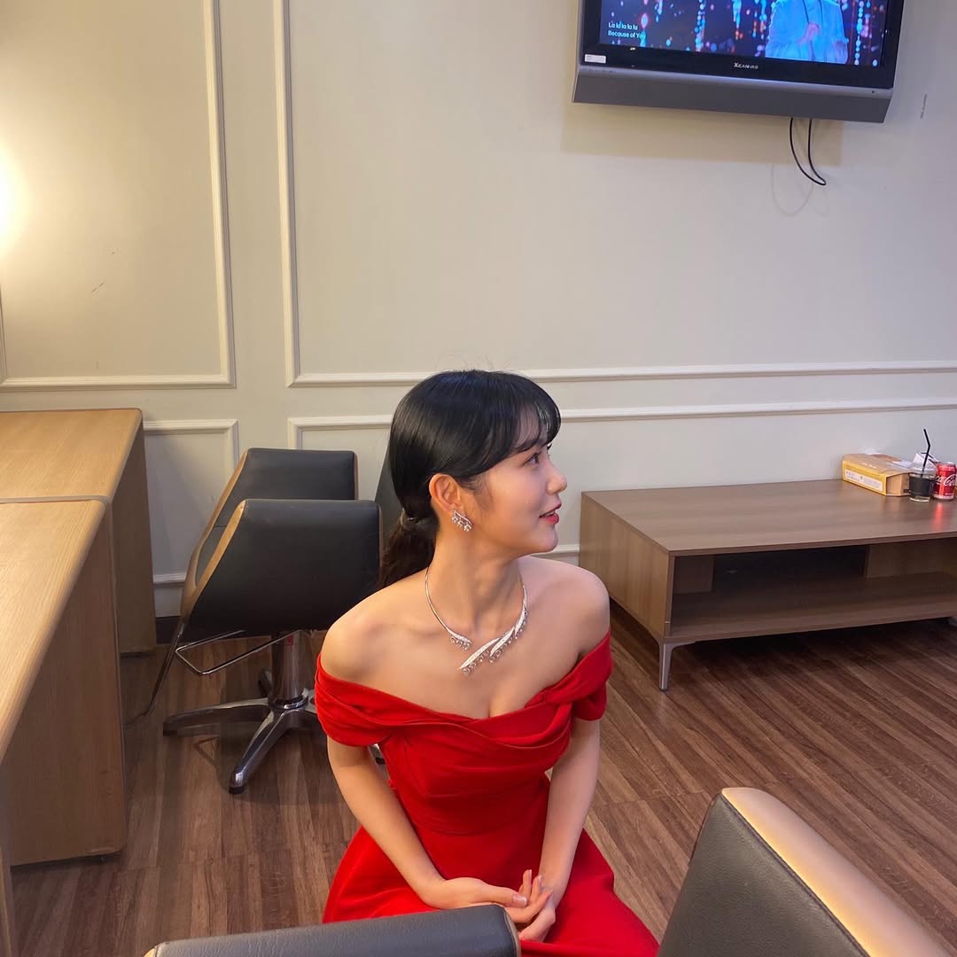 신예은 뮤직뱅크 + 연기대상 대기실 드레스 은근한 가슴골