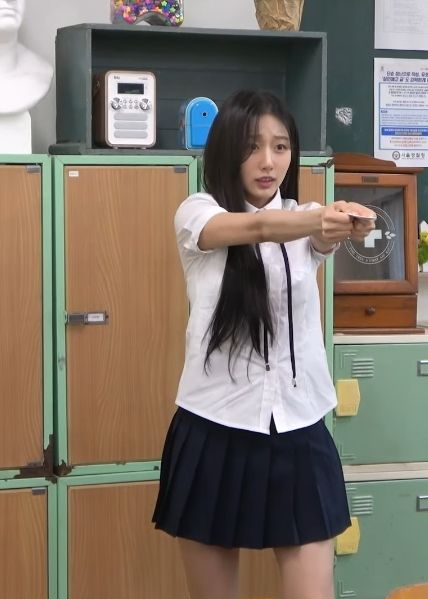 정예인 교복 짤.jpg