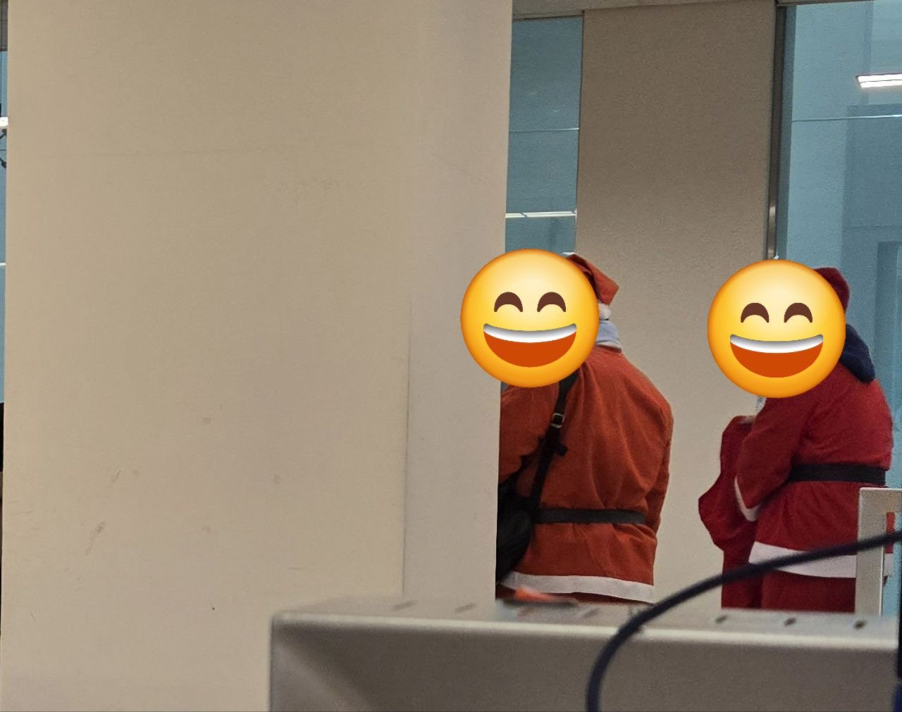 연세대 중앙도서관 산타클로스 등장 ㄷㄷㄷㄷ