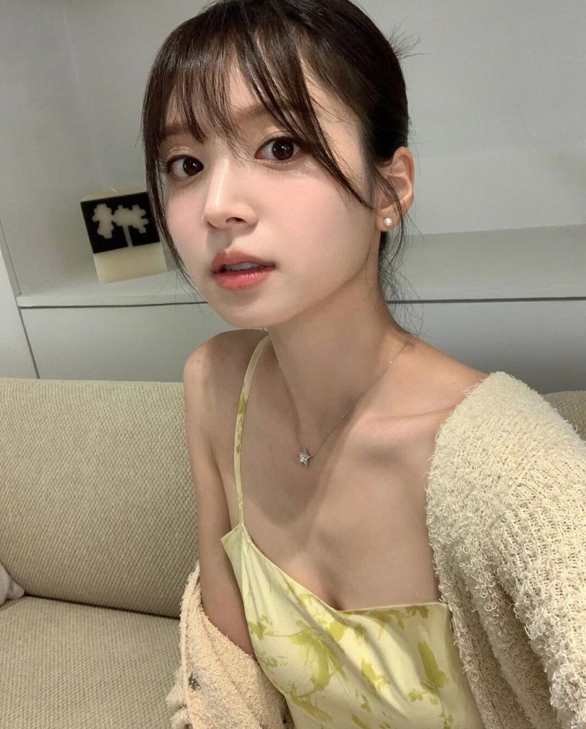 T백라인 잡힌 레깅스 입고 천국의 계단 오르는 김지영 환상적인 뒷태