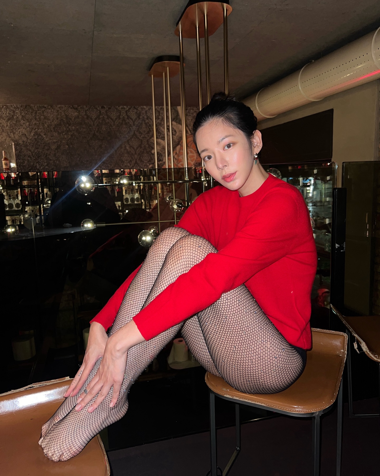 스타킹에 진심인 장재인..팬티패션 + 망사스타킹 엉벅지 노출