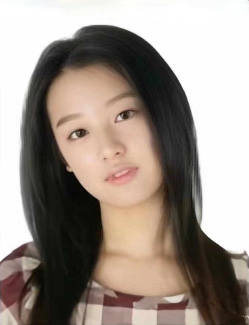 배우 김지원 20살때 증명사진