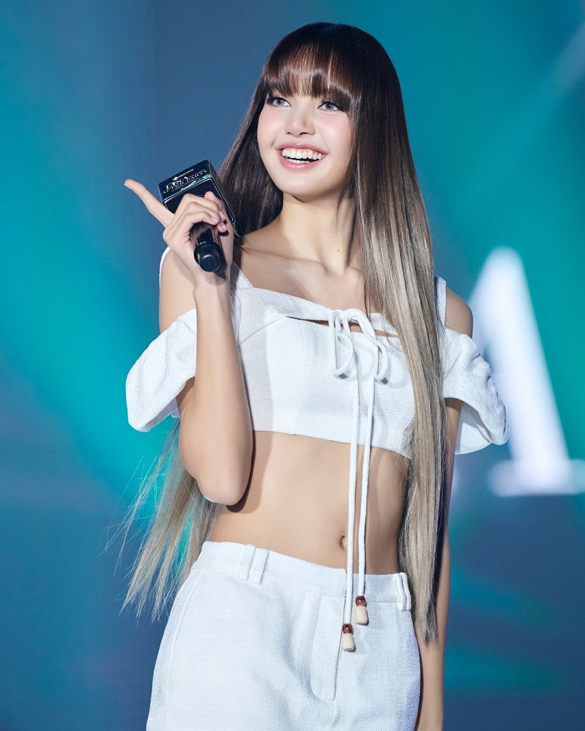 블랙핑크 리사 .jpg