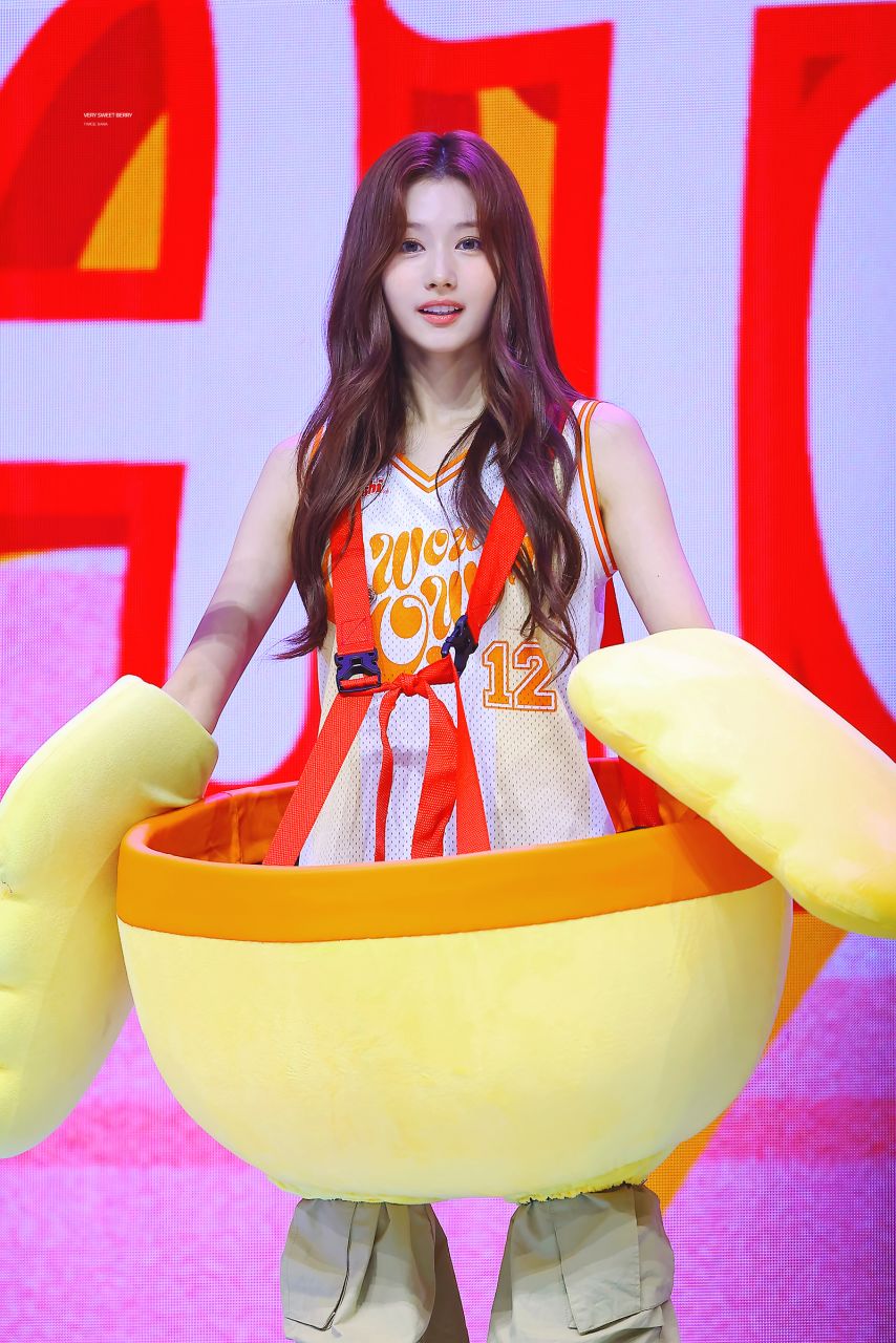 트와이스 사나