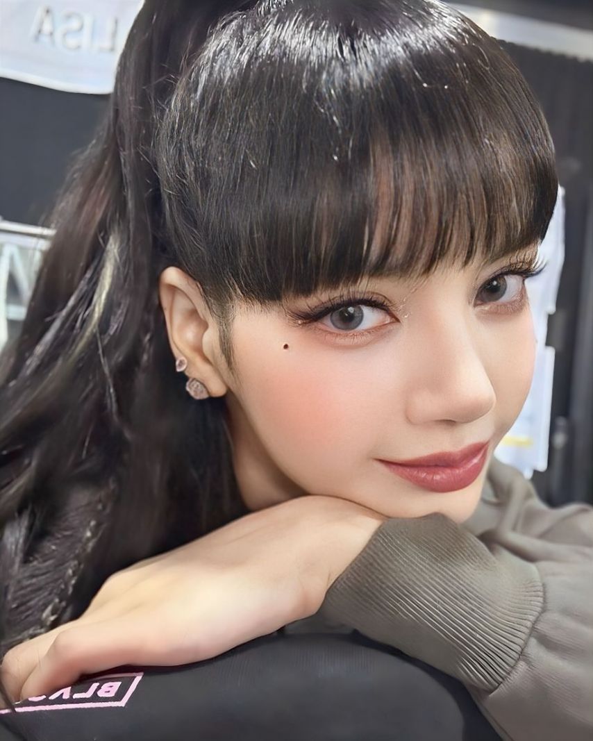 블랙핑크 리사 .jpg