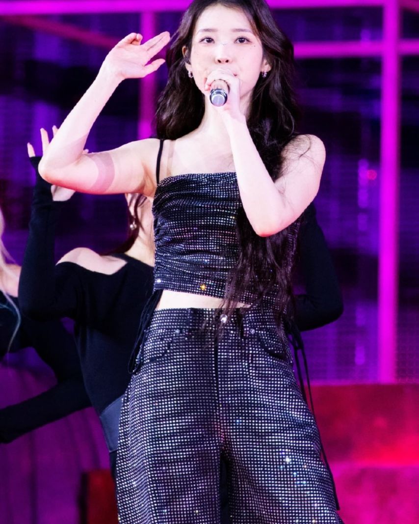 아이유 .jpg