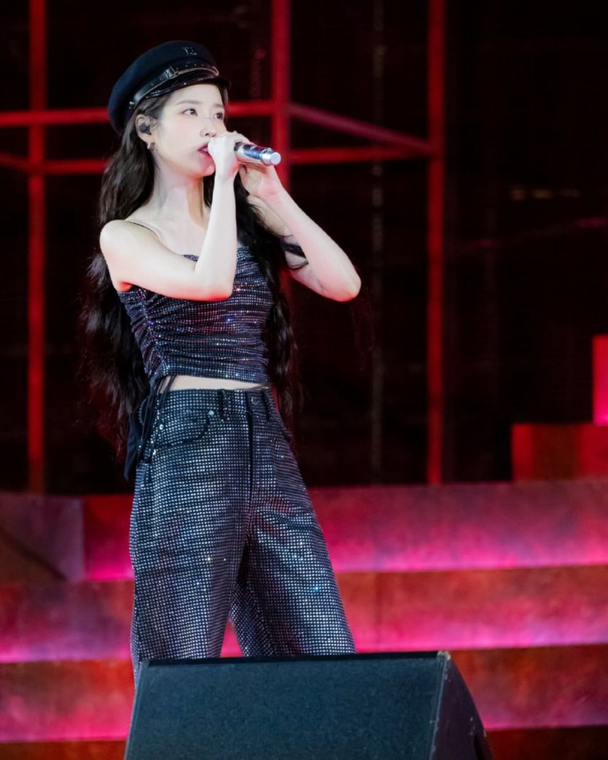 아이유 .jpg
