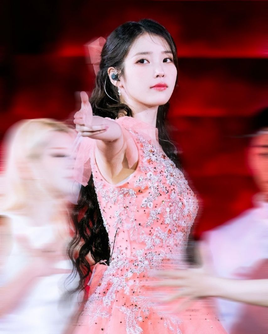 아이유 .jpg