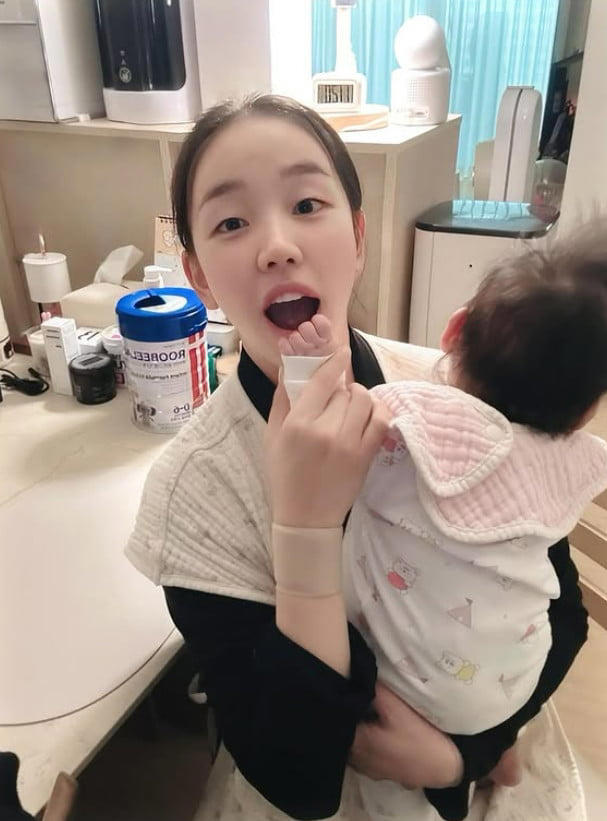 애가 애를 키운다는 백아연 근황 ㄷㄷ