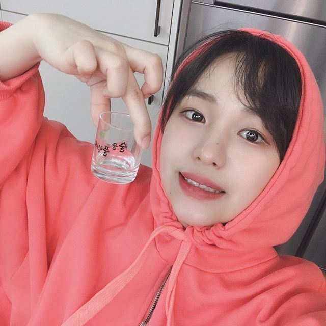 미모 자랑하는 미래