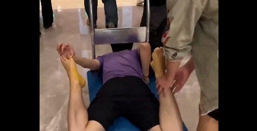 중국) 팔찌에 발가락 넣었다가 '개망신'…황당 자세로 병원行