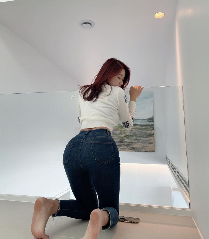 오또맘 골반라인 돋보이는 청바지 백바지 몸매 자랑