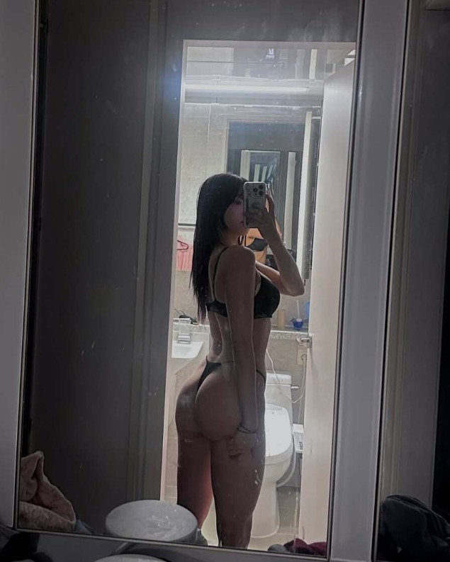 명아츄 기립근 몸매자랑