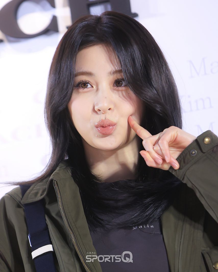 [르세라핌] 미드필더 허윤진 ..... FIM UNITED