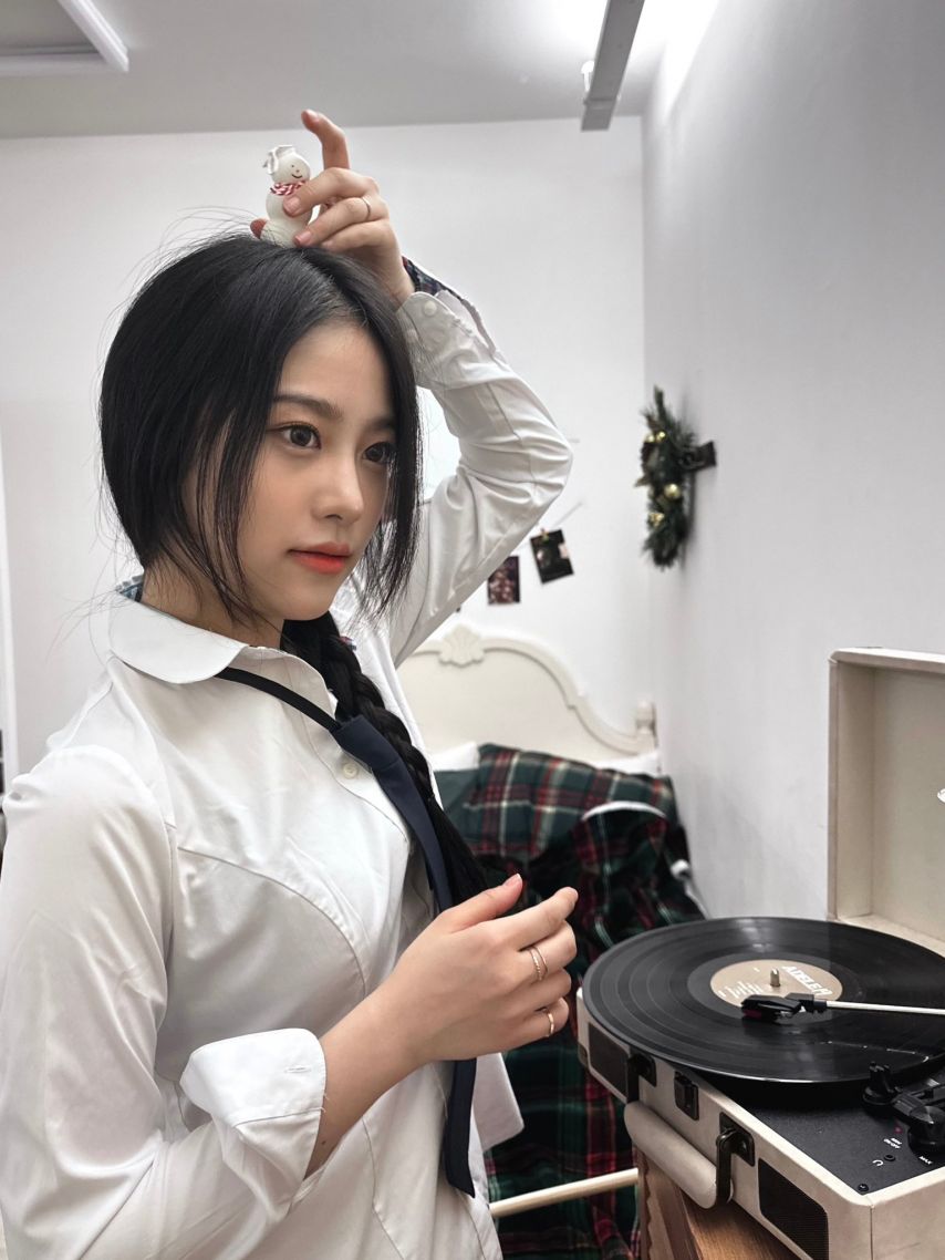 미미로즈 예린.jpg