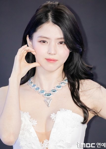과감한 드레스 한소희