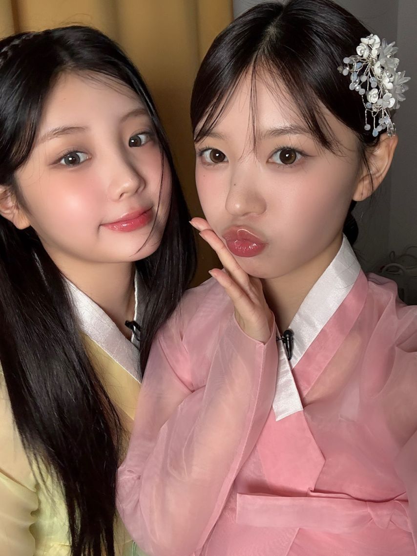 아일릿 윤아, 원희, 모카