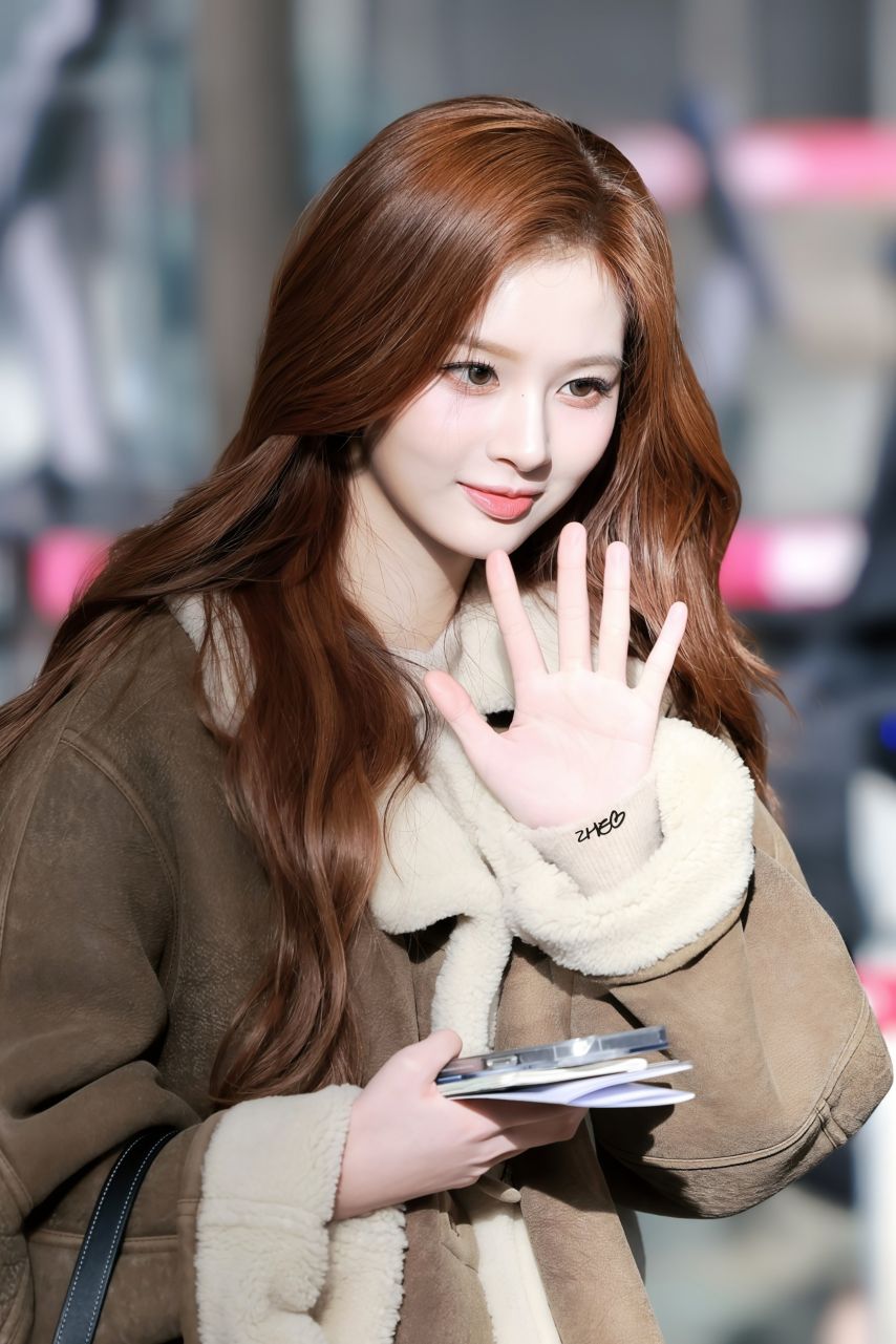 오늘자 대만으로 출국하는 설윤(엔믹스)