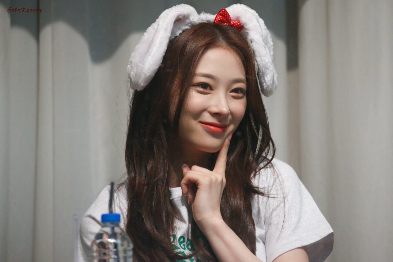 로켓펀치 윤경