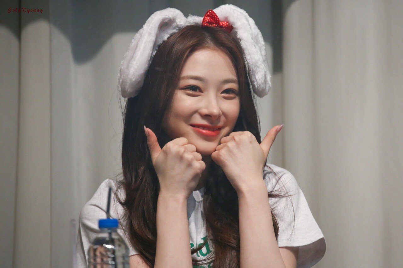 로켓펀치 윤경