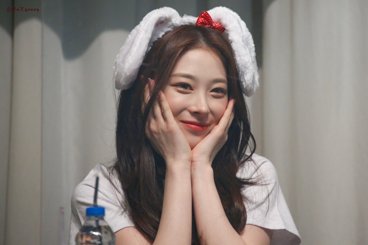 로켓펀치 윤경