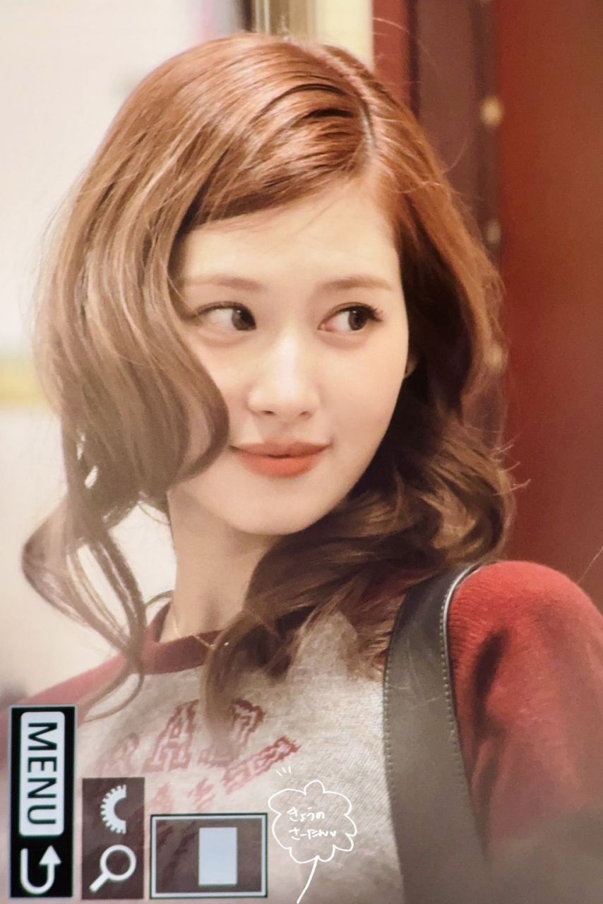 서민 체험하러 온 공주님 같은 트와이스 사나 밀라노에서 쇼핑