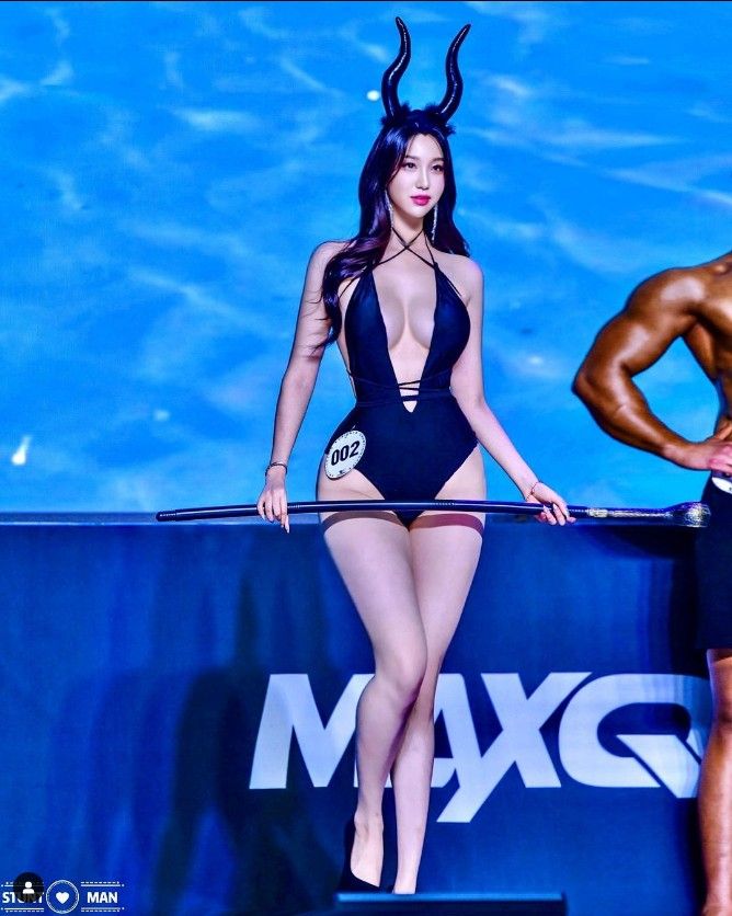 초기 모델 활동 시절이 더 섹시했던 김현영 치어리더.mp