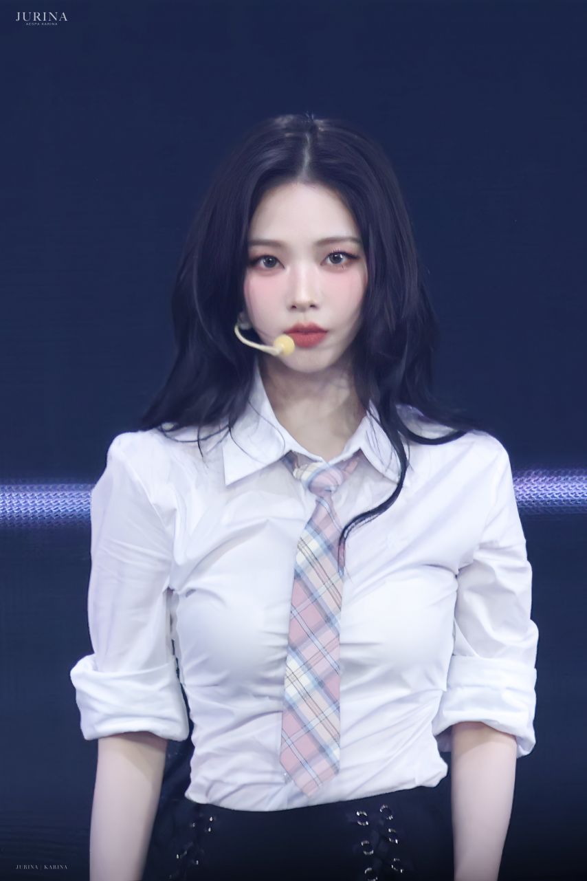 고급지고 섹시한 미모의 정점이였던 에스파 카리나 첫사랑니 무대
