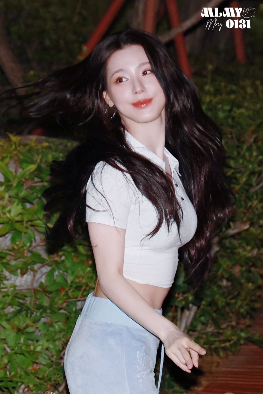 은근 섹시한 의상과 노출이 많은 성격밝은 아이들 미연