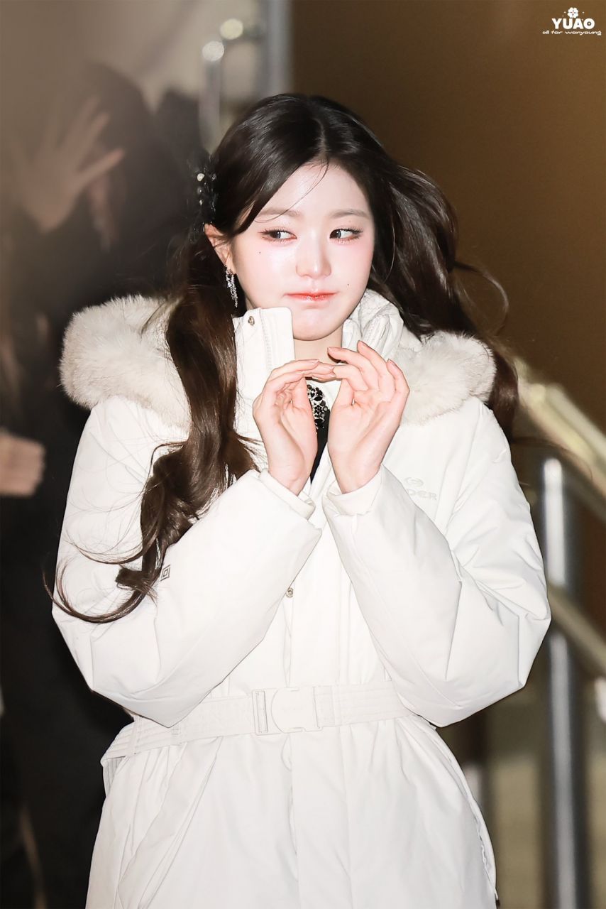 250207 뮤직뱅크 퇴근길 장원영(아이브)