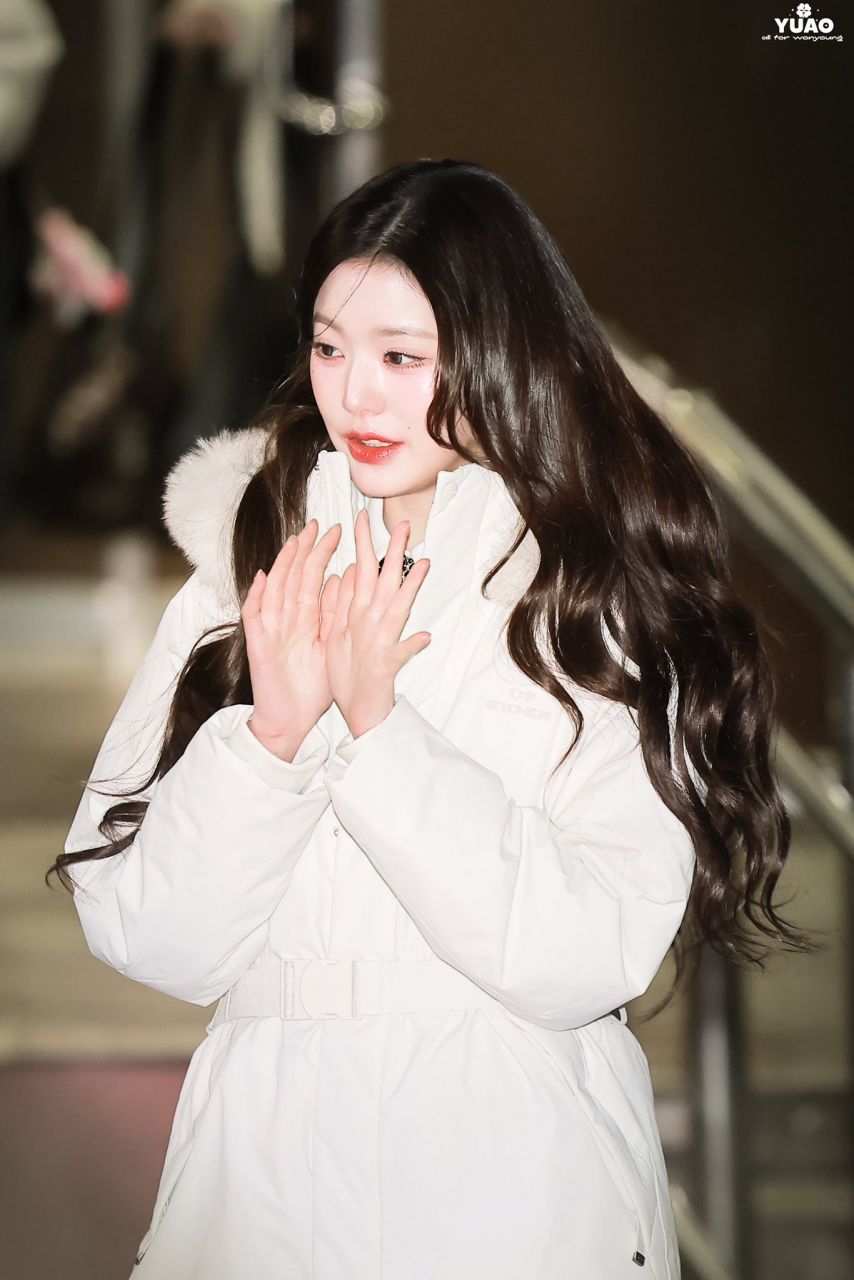 250207 뮤직뱅크 퇴근길 장원영(아이브)