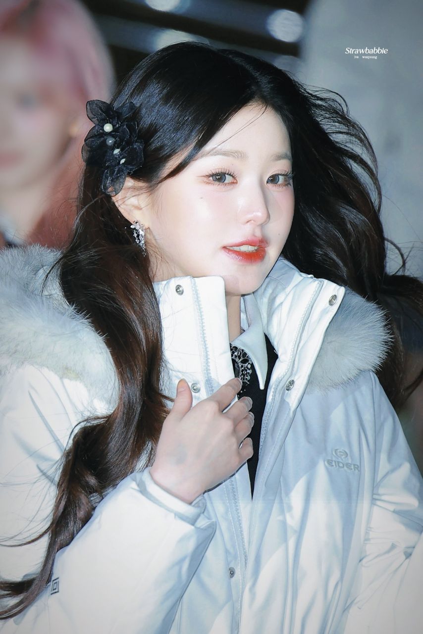 250207 뮤직뱅크 퇴근길 장원영(아이브)