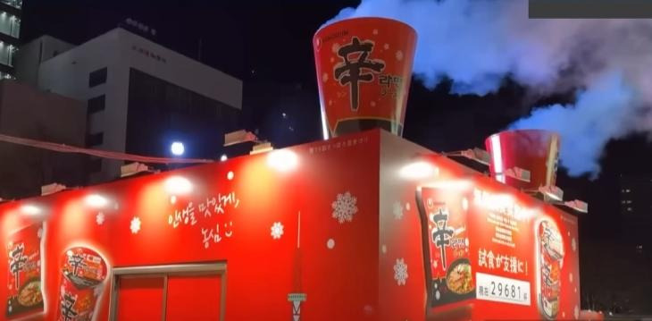 일본 삿포로에서 열심히 홍보중인 신라면