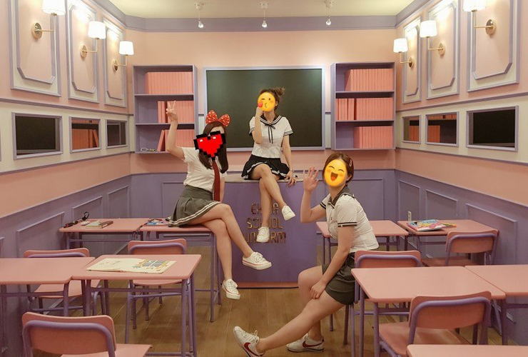 롯데월드 여고생 특징