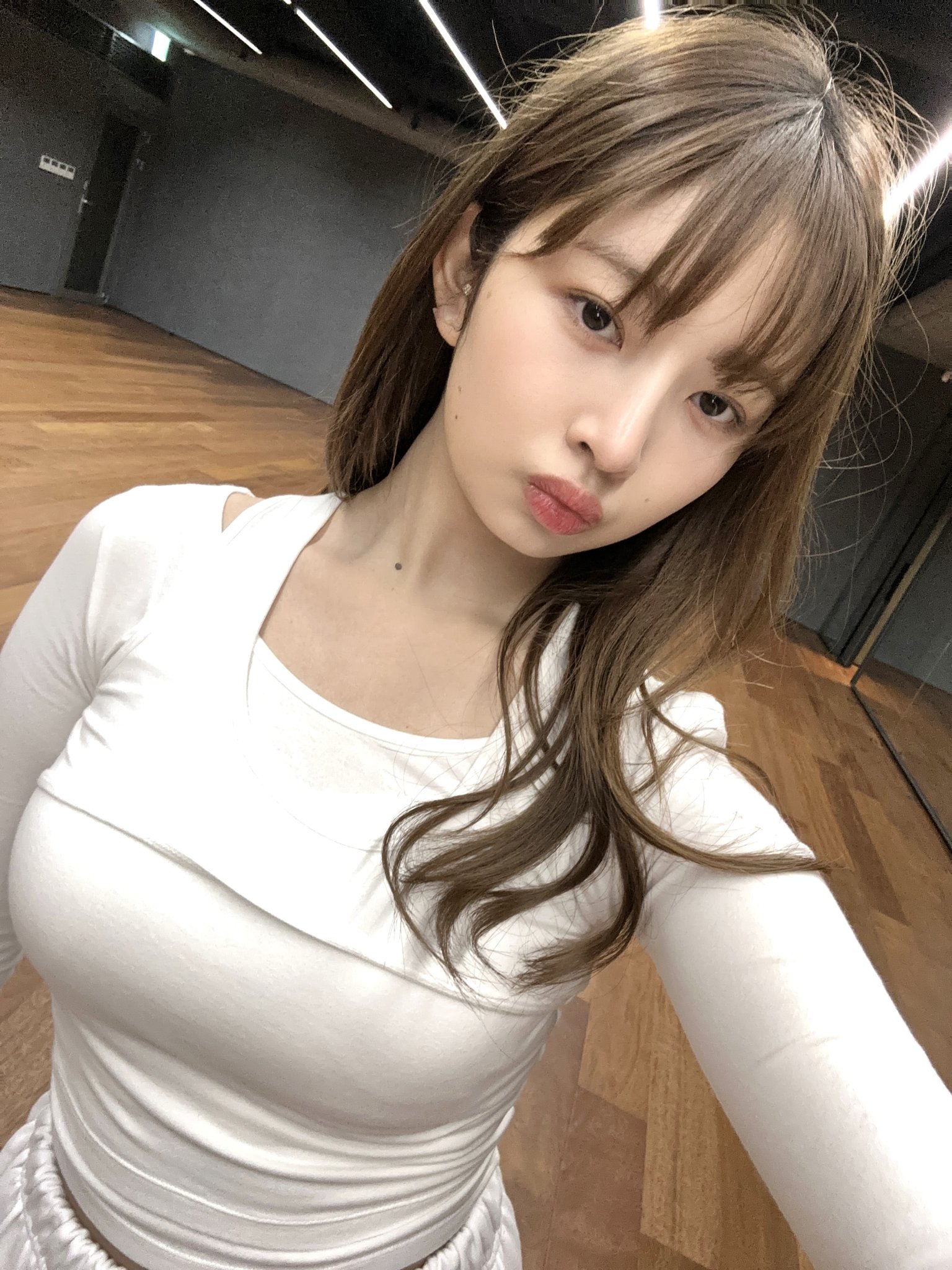매력 포인트가 은근히 도드라진 아이브 양갈래 레이