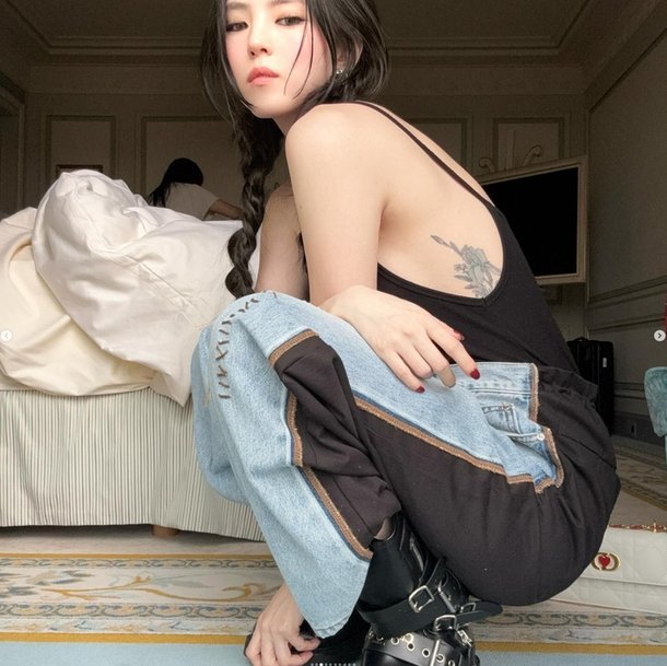 한소희가 미처 못지웠다는 문신