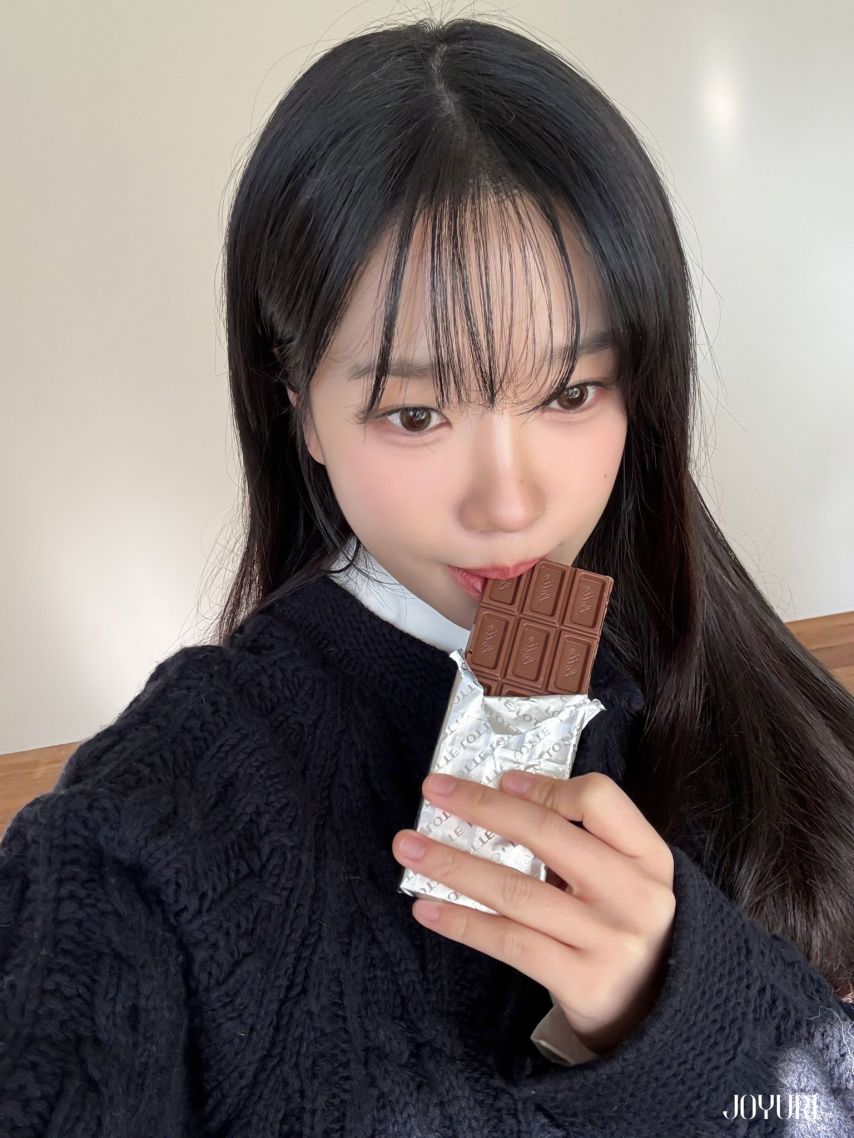 [아이즈원] 쪼꼬렛 먹는 조유리