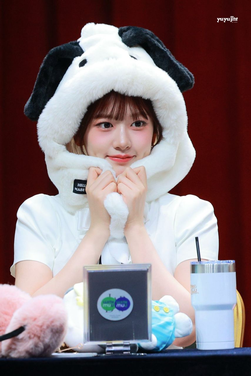 오늘자 귀여운 아이브 안유진