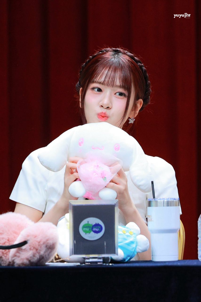 오늘자 귀여운 아이브 안유진