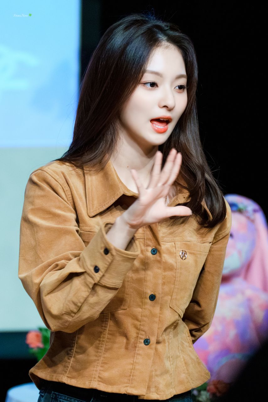프로미스나인 이나경