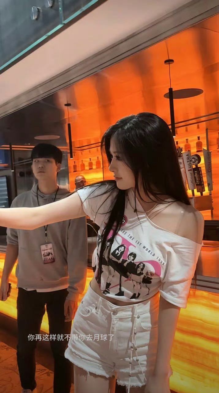 팬이 찍은 아이브 안유진 폰카속 실물 미모