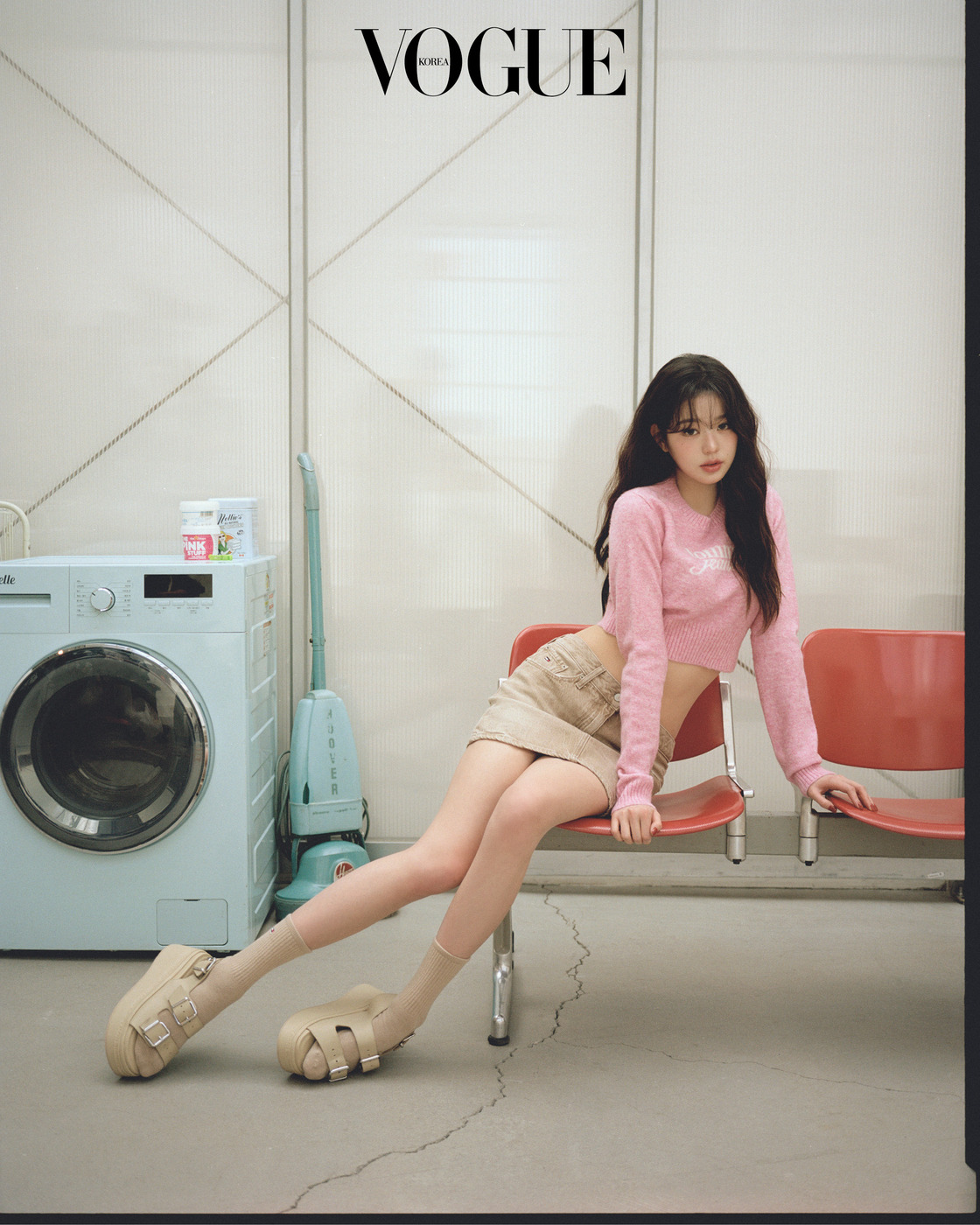 아이브 장원영 미친 미모의 보그 화보 매끈한 각선미 배꼽