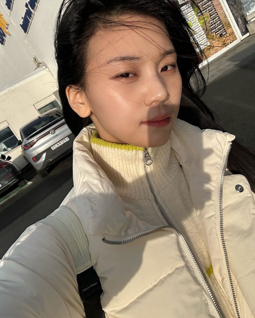엄지 VIVIZ비비지 인별