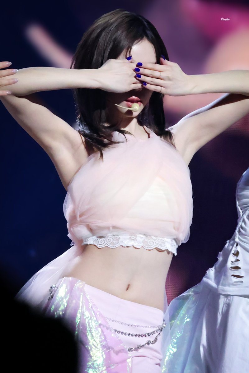 분홍색 홀터넥 윈터 콘서트 솔로...야한 복부 야꼽 레전드