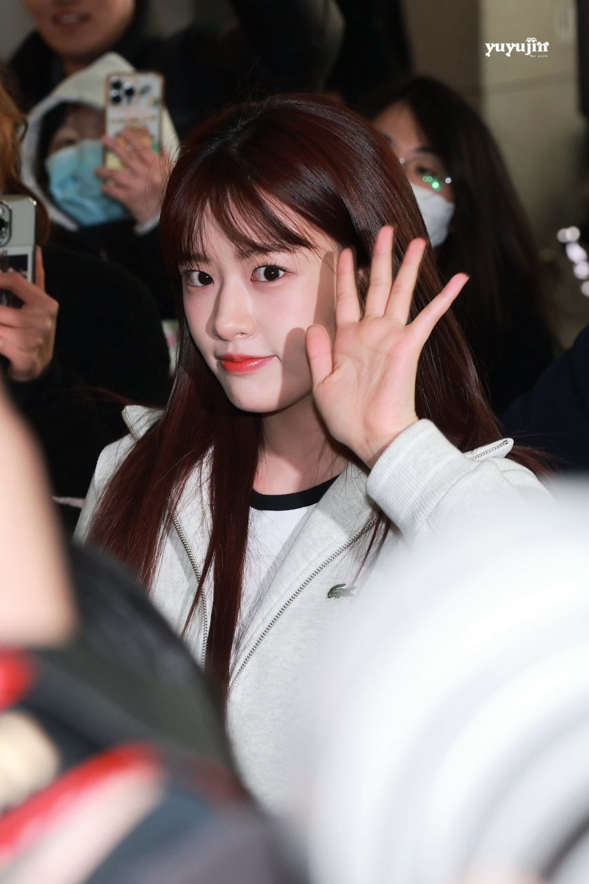 오늘자 파리로 출국하는 안유진(아이브)