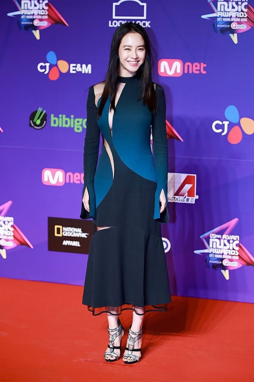 언더붑이 보일락말락 독특한 드레스 송지효