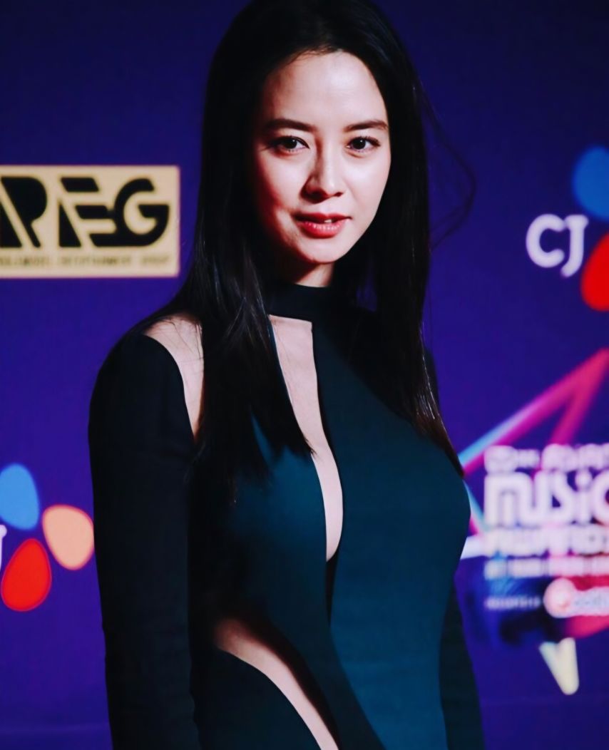 언더붑이 보일락말락 독특한 드레스 송지효