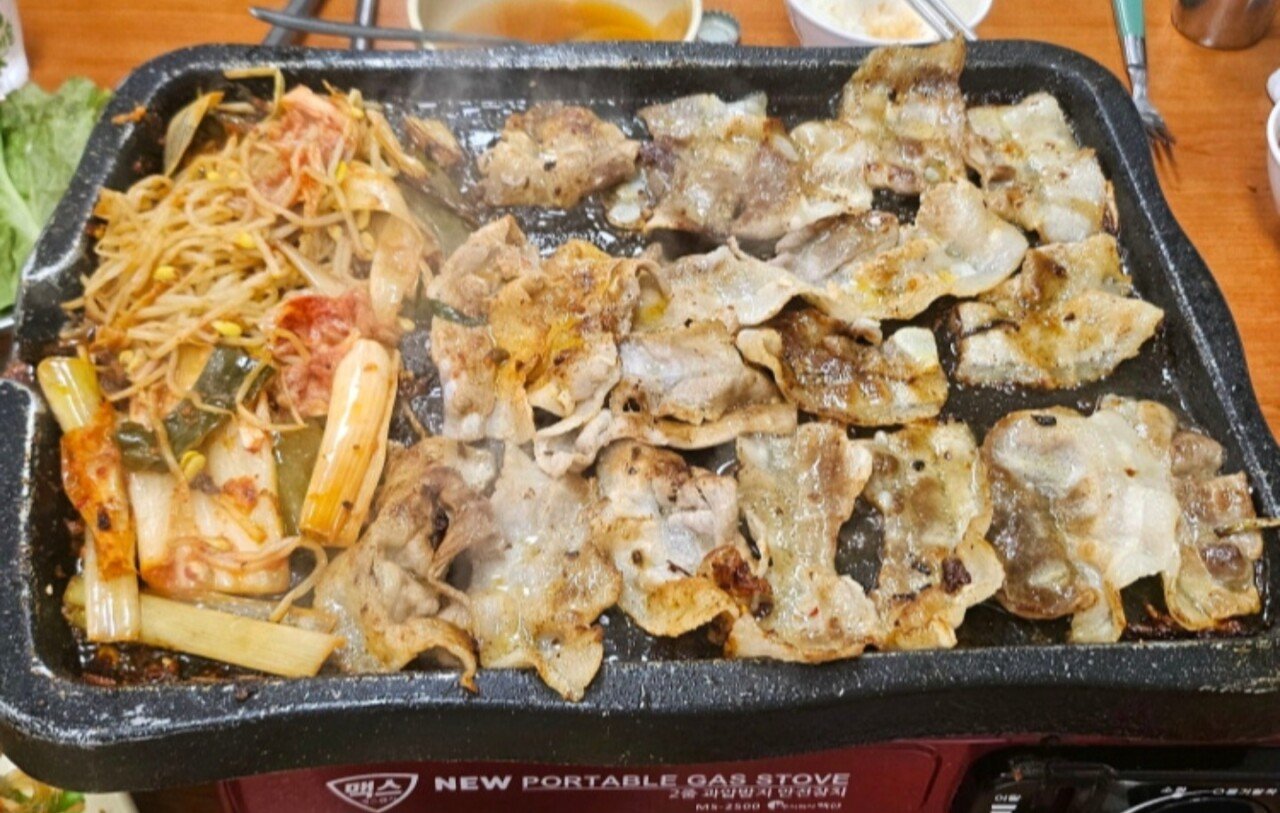 완정역 무한 대패삼겹 9,000원 호불호